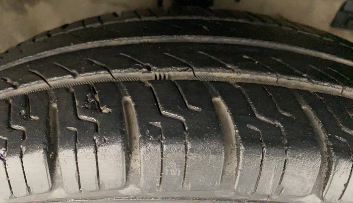 2013 Maruti Swift VDI, Diesel, Manual, 88,748 km, Right Front Tyre Tread