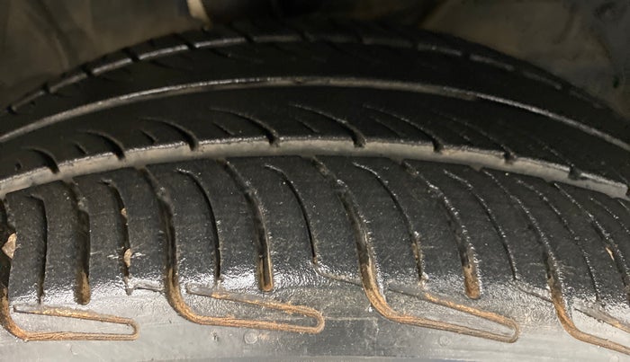 2019 Toyota Glanza V, Petrol, Manual, 72,277 km, Right Front Tyre Tread
