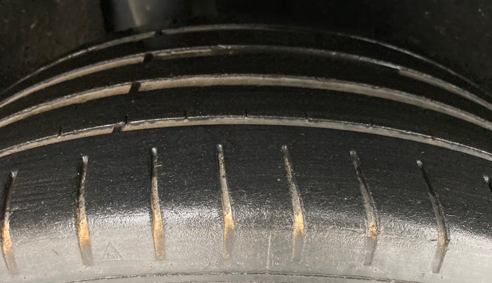 2019 Toyota Glanza V, Petrol, Manual, 72,277 km, Right Rear Tyre Tread