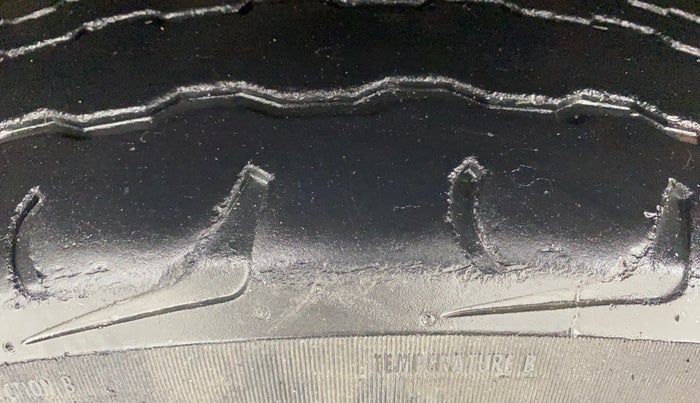 2017 Mahindra TUV300 T10, Diesel, Manual, 60,295 km, Left Front Tyre Tread