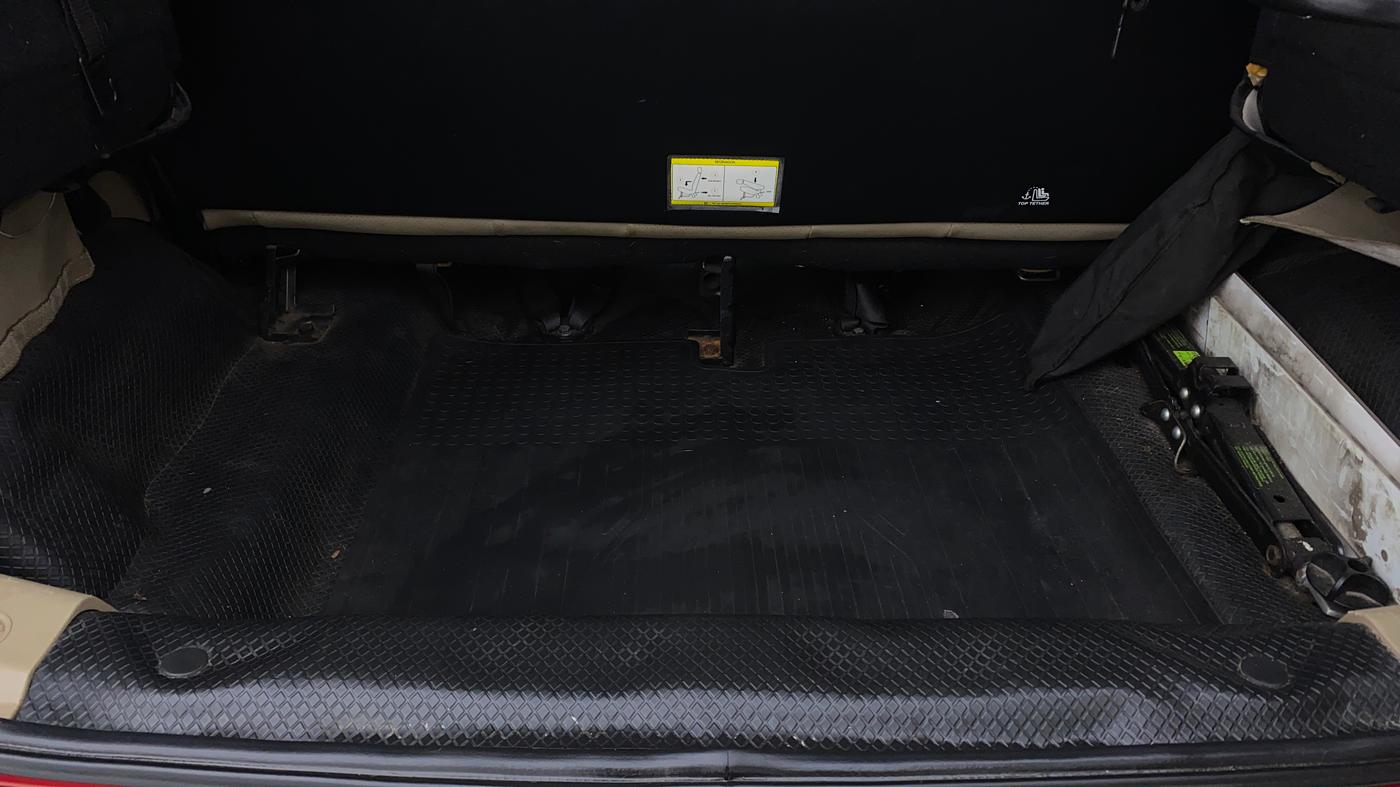 2017 Mahindra TUV300 T10, Diesel, Manual, 60,295 km, Boot Inside