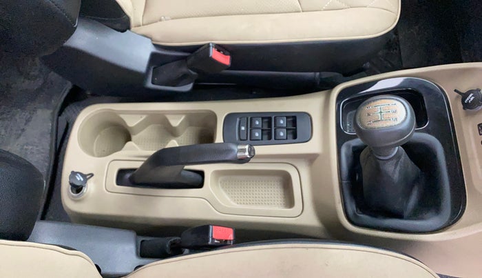 2017 Mahindra TUV300 T10, Diesel, Manual, 60,295 km, Gear Lever