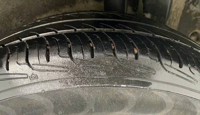 2011 Maruti Ritz VXI, Petrol, Manual, 89,458 km, Left Rear Tyre Tread