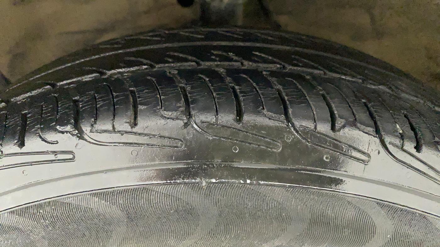 2011 Maruti Ritz VXI, Petrol, Manual, 89,458 km, Left Front Tyre Tread