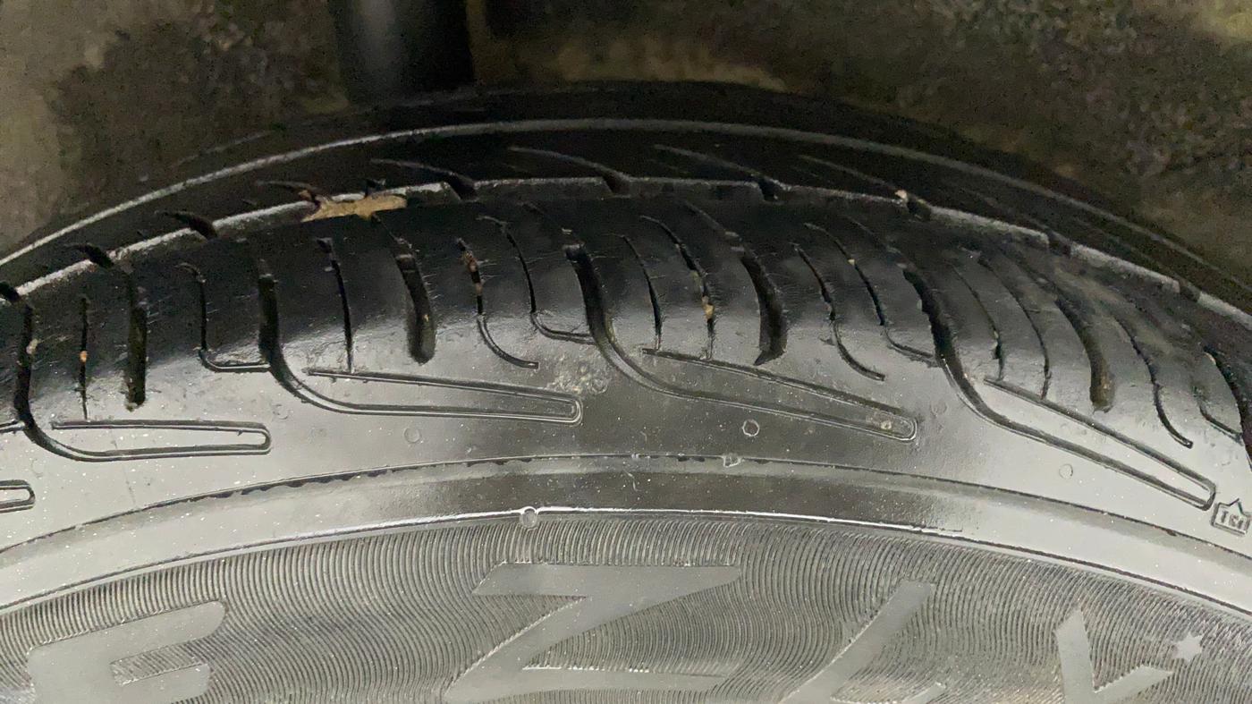 2011 Maruti Ritz VXI, Petrol, Manual, 89,458 km, Right Rear Tyre Tread