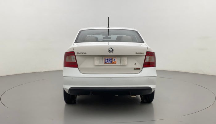 2016 Skoda Rapid ELEGANCE 1.6 MPFI MT, Petrol, Manual, 76,171 km, Back/Rear