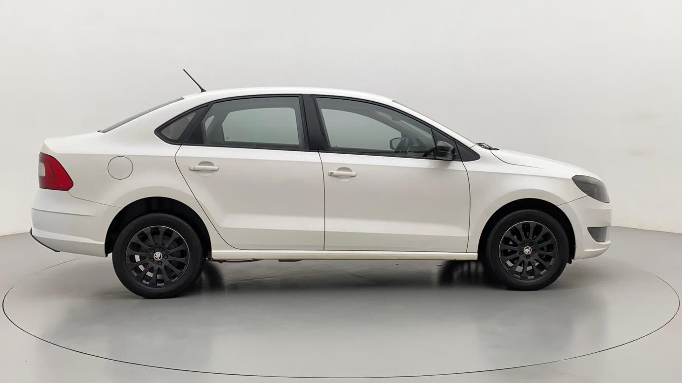 2016 Skoda Rapid ELEGANCE 1.6 MPFI MT, Petrol, Manual, 76,171 km, Right Side View