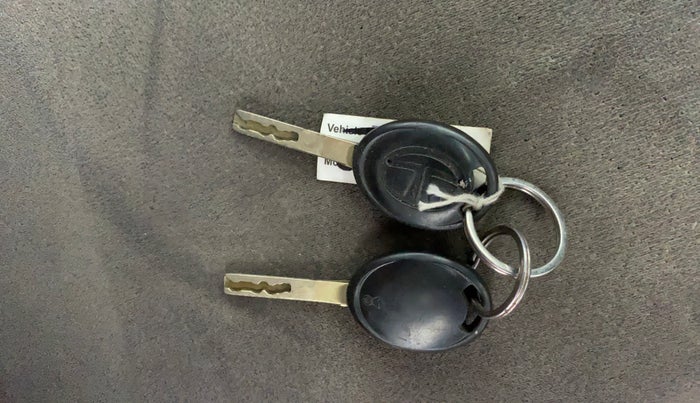 2022 Tata Tiago XM CNG, CNG, Manual, 98,417 km, Key Close Up