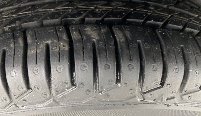 2015 Hyundai Eon D-LITE+, Petrol, Manual, 99,383 km, Right Rear Tyre Tread