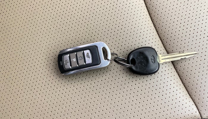 2015 Hyundai Eon D-LITE+, Petrol, Manual, 99,383 km, Key Close Up