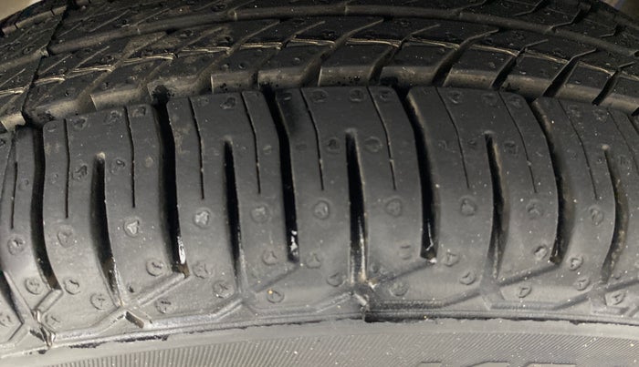 2015 Hyundai Eon D-LITE+, Petrol, Manual, 99,383 km, Left Rear Tyre Tread