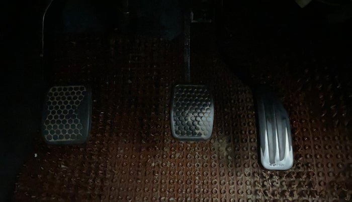 2016 Maruti Alto 800 LXI, Petrol, Manual, 80,767 km, Pedals