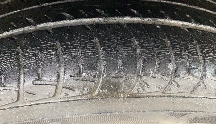 2016 Maruti Wagon R 1.0 VXI AMT, Petrol, Automatic, 91,702 km, Right Front Tyre Tread