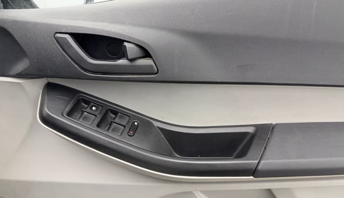 2021 Tata Tiago XZ PETROL, Petrol, Manual, 37,213 km, Driver Side Door Panels Control