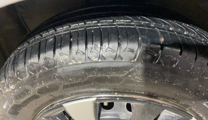 2015 Maruti Celerio VXI AMT, Petrol, Automatic, 75,694 km, Left Front Tyre Tread