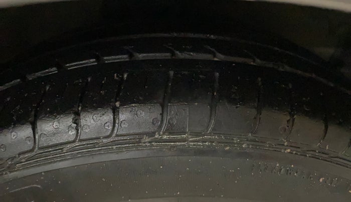 2015 Maruti Celerio VXI AMT, Petrol, Automatic, 75,694 km, Right Front Tyre Tread