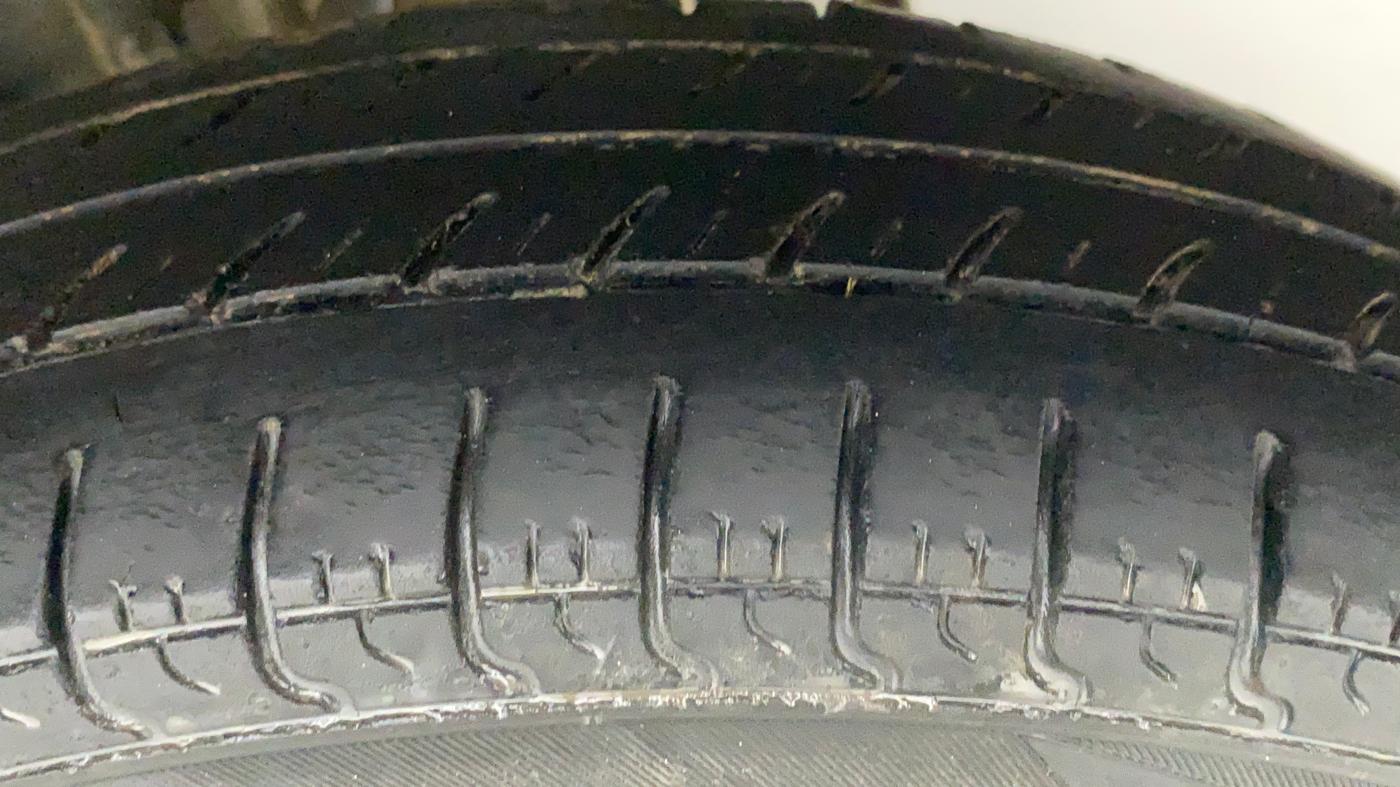 2014 Maruti Alto 800 LXI CNG, CNG, Manual, 78,770 km, Left Rear Tyre Tread