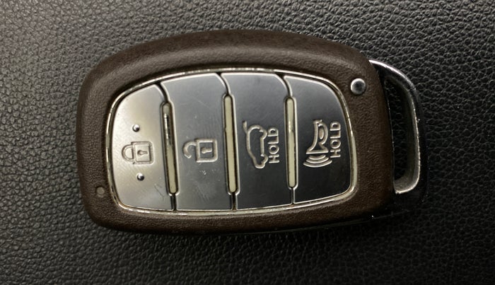 2021 Hyundai NEW I20 Asta 1.0 GDI Turbo IMT, Petrol, Manual, 39,270 km, Key Close Up