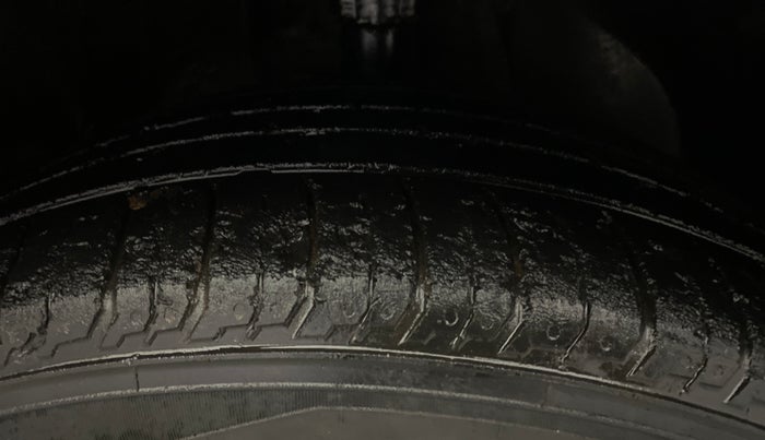 2021 Hyundai NEW I20 Asta 1.0 GDI Turbo IMT, Petrol, Manual, 39,270 km, Right Front Tyre Tread