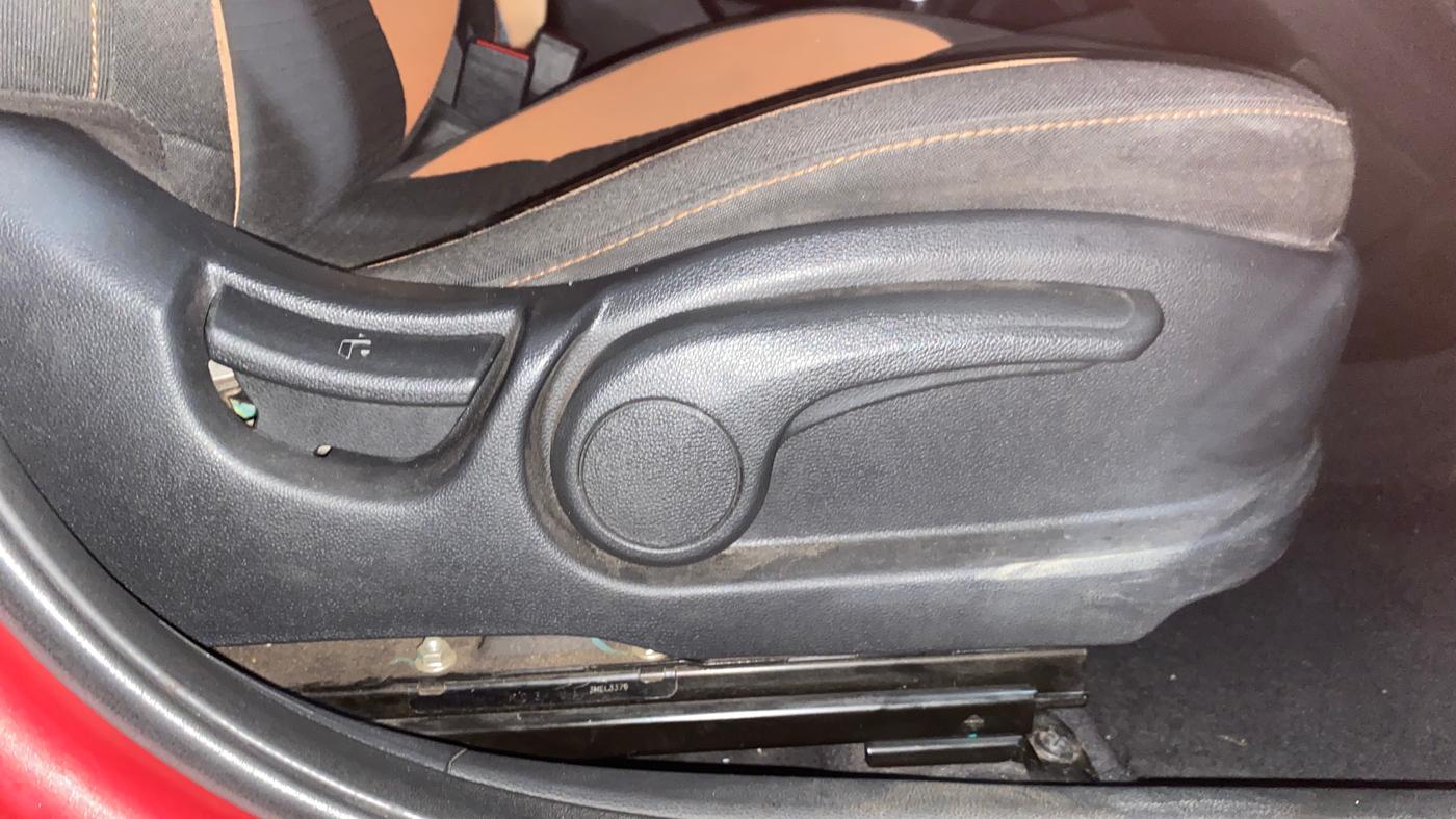 2017 Hyundai i20 Active 1.2 SX, Petrol, Manual, 76,405 km, Driver Side Adjustment Panel