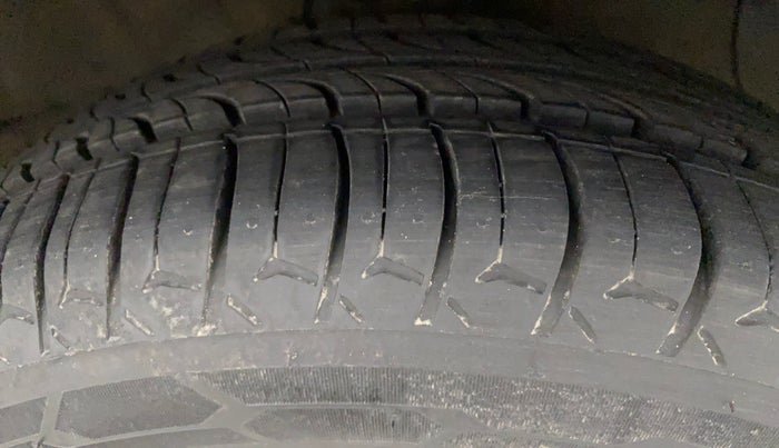 2017 Hyundai Grand i10 SPORTZ (O) AT 1.2 KAPPA VTVT, Petrol, Automatic, 76,899 km, Right Front Tyre Tread