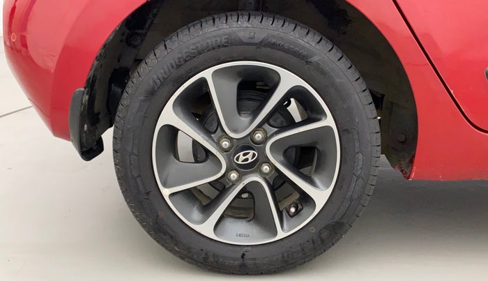 2017 Hyundai Grand i10 SPORTZ (O) AT 1.2 KAPPA VTVT, Petrol, Automatic, 76,899 km, Right Rear Wheel