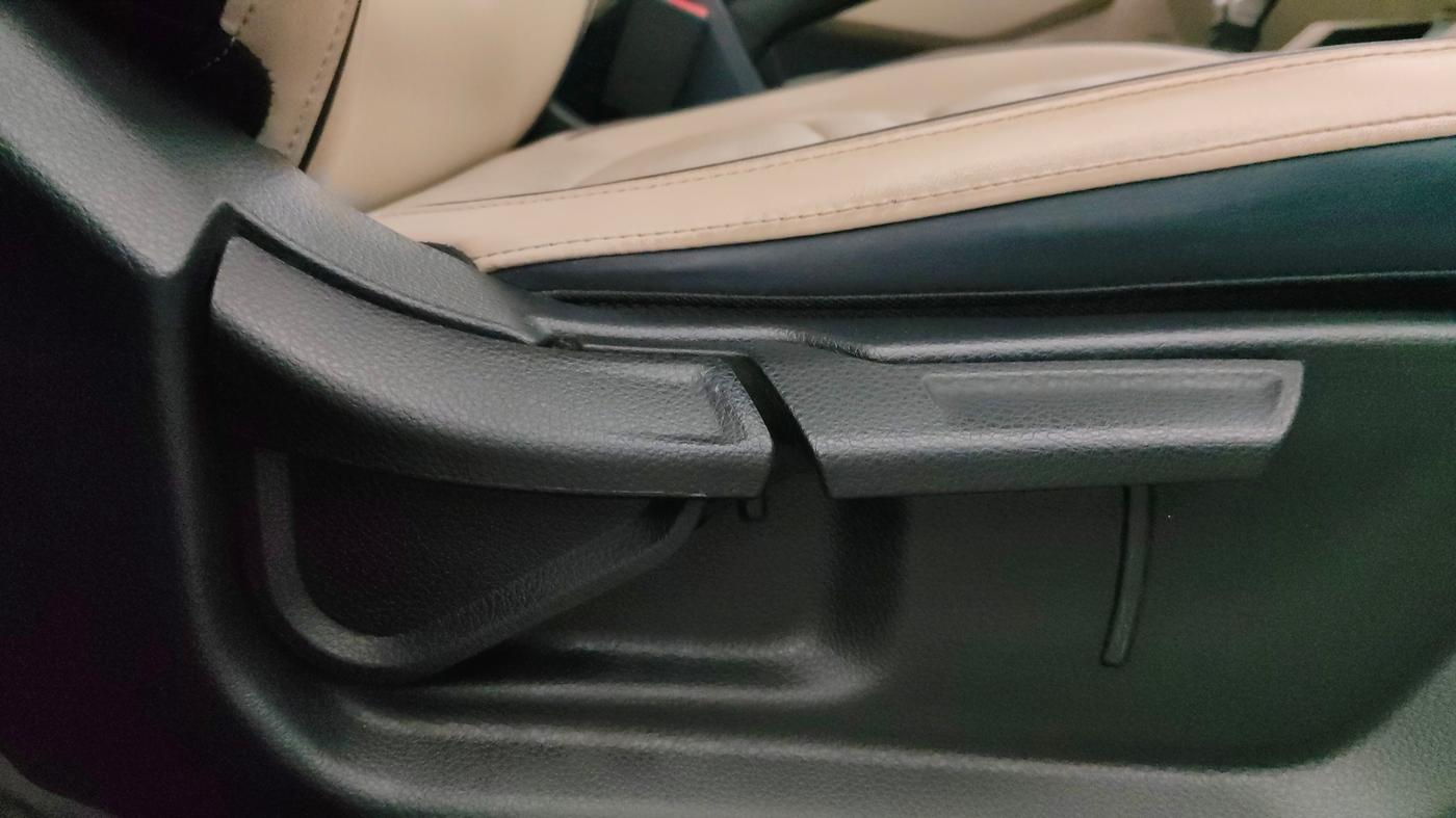 2022 KIA CARENS LUXURY PLUS 1.5 DIESEL AT 6 STR, Diesel, Automatic, 20,469 km, Driver Side Adjustment Panel