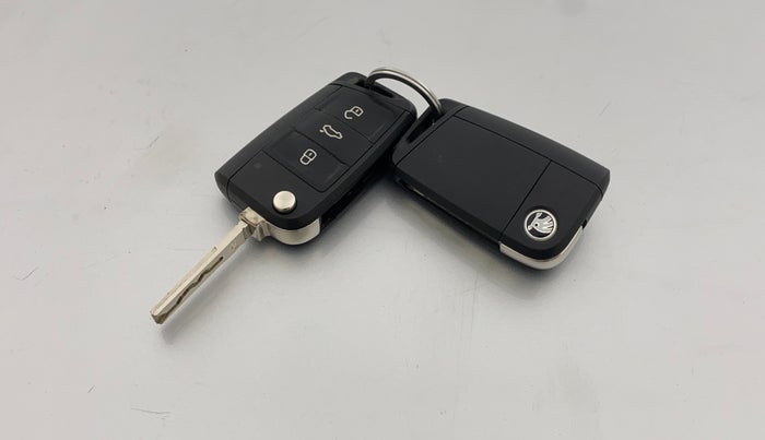 2022 Skoda SLAVIA STYLE 1.5L TSI DSG, Petrol, Automatic, 70,942 km, Key Close Up