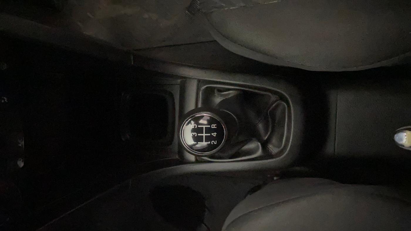 2016 Maruti Swift VXI, CNG, Manual, 94,818 km, Gear Lever