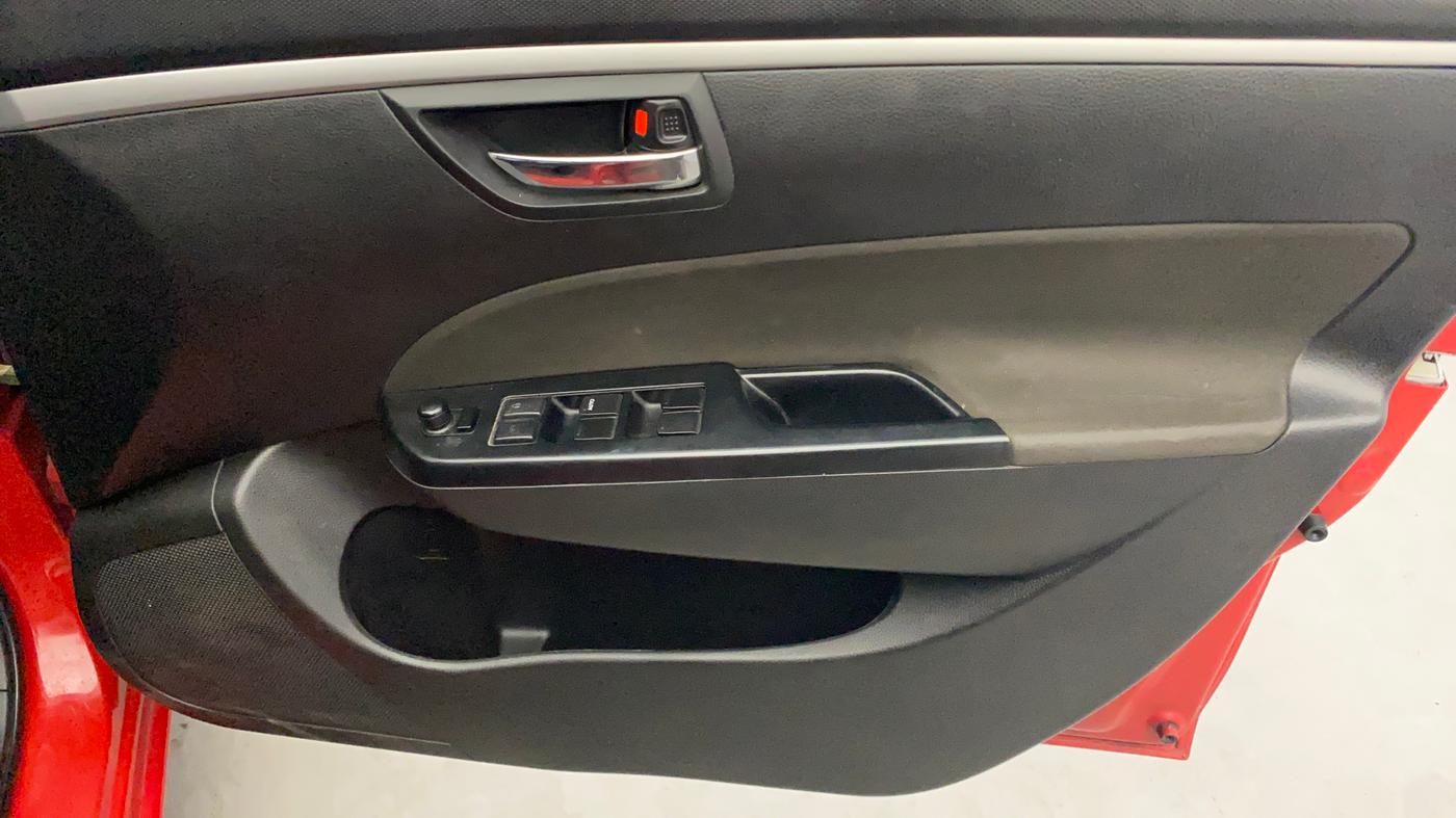 2016 Maruti Swift VXI, CNG, Manual, 94,818 km, Driver Side Door Panels Control
