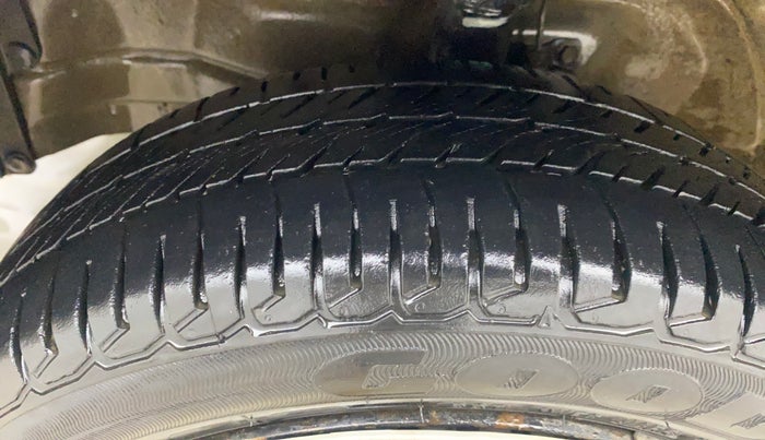 2013 Maruti Wagon R 1.0 VXI, Petrol, Manual, 79,744 km, Left Front Tyre Tread