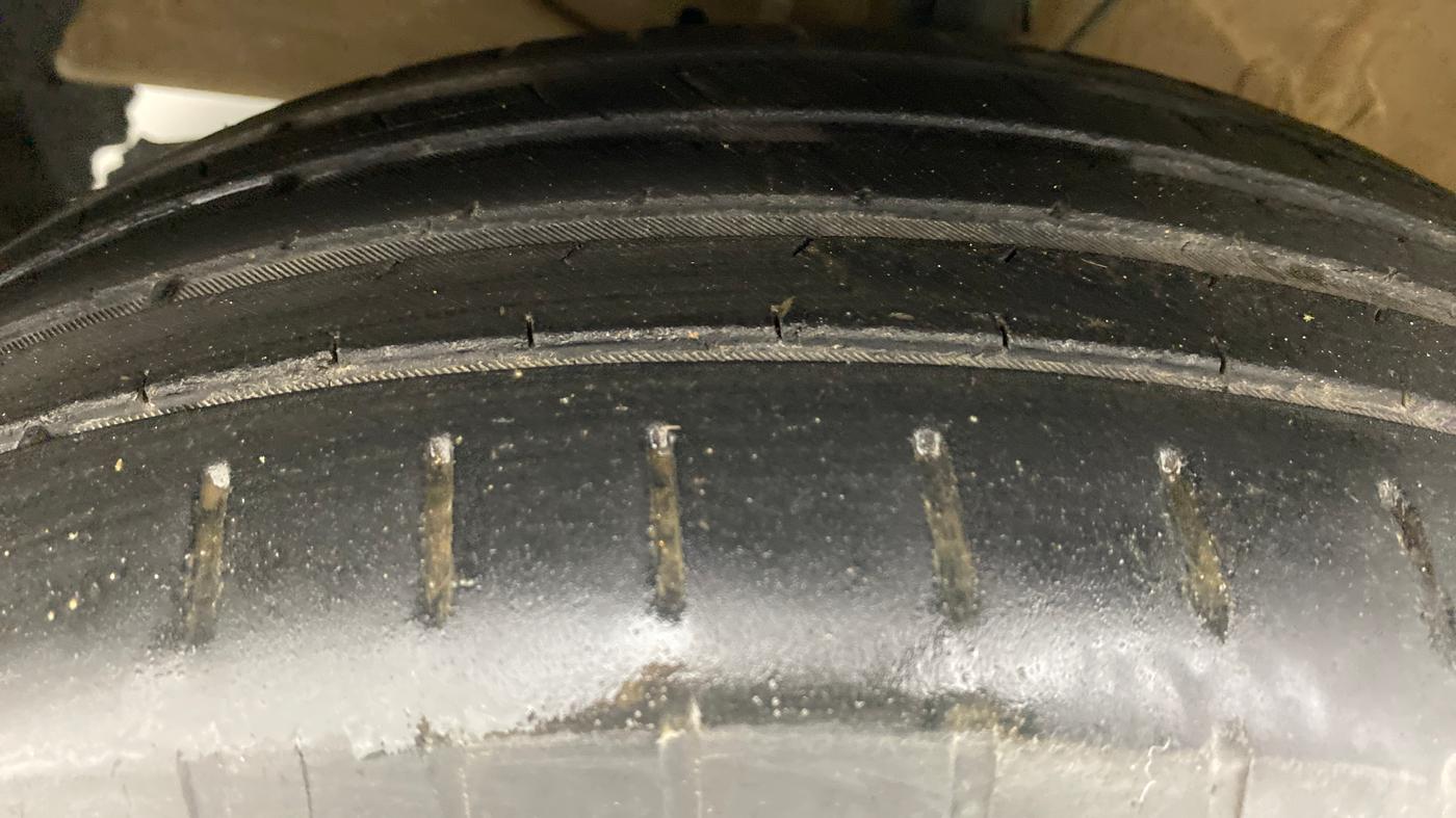 2018 Maruti Swift ZXI (AMT), Petrol, Automatic, 60,011 km, Left Front Tyre Tread