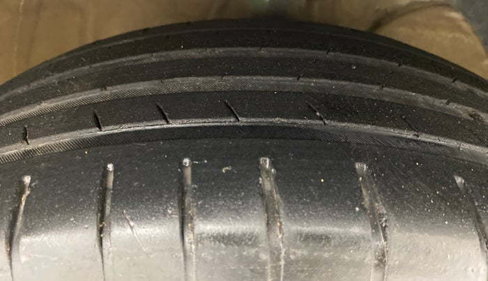 2018 Maruti Swift ZXI (AMT), Petrol, Automatic, 60,011 km, Right Front Tyre Tread