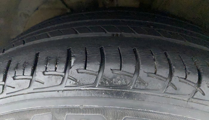 2017 Maruti Baleno DELTA PETROL 1.2, Petrol, Manual, 61,496 km, Left Front Tyre Tread