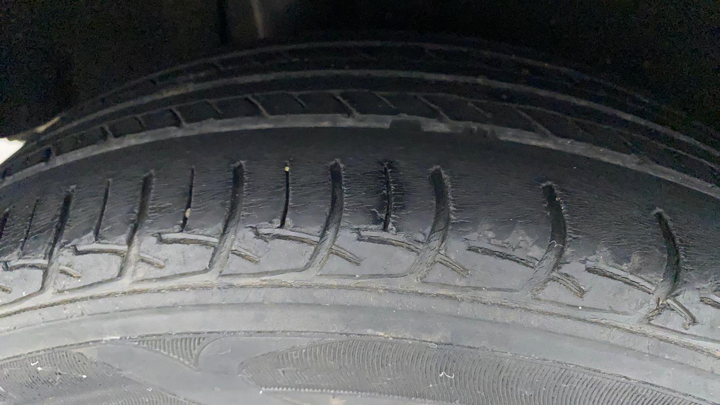 2017 Maruti Baleno DELTA PETROL 1.2, Petrol, Manual, 61,496 km, Right Rear Tyre Tread
