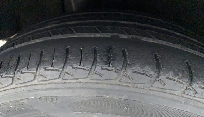 2017 Maruti Baleno DELTA PETROL 1.2, Petrol, Manual, 61,496 km, Right Rear Tyre Tread