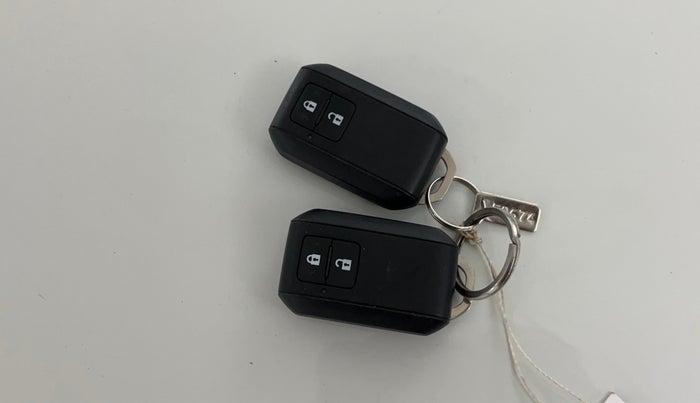 2021 Toyota Glanza G, Petrol, Manual, 31,792 km, Key Close Up