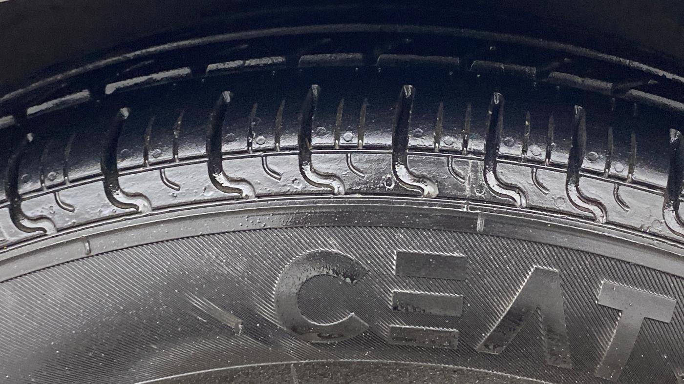 2015 Maruti Celerio VXI AMT, Petrol, Automatic, 1,15,381 km, Right Front Tyre Tread