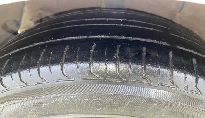 2016 Hyundai Xcent S 1.2, Petrol, Manual, 1,07,573 km, Right Rear Tyre Tread