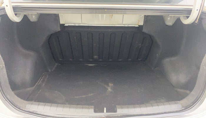 2016 Hyundai Xcent S 1.2, Petrol, Manual, 1,07,573 km, Boot Inside
