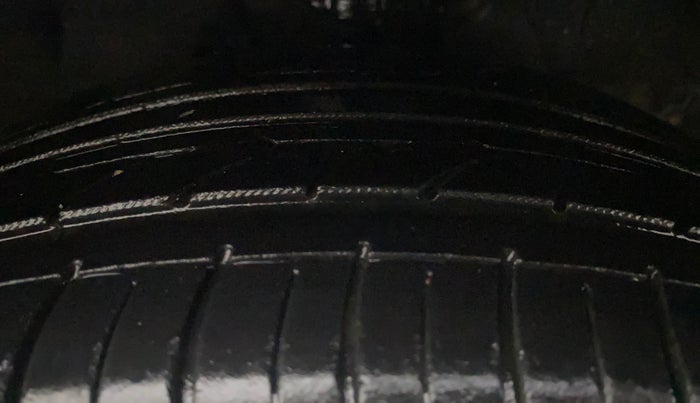 2016 Hyundai Verna 1.6 VTVT SX, Petrol, Manual, 64,510 km, Right Front Tyre Tread