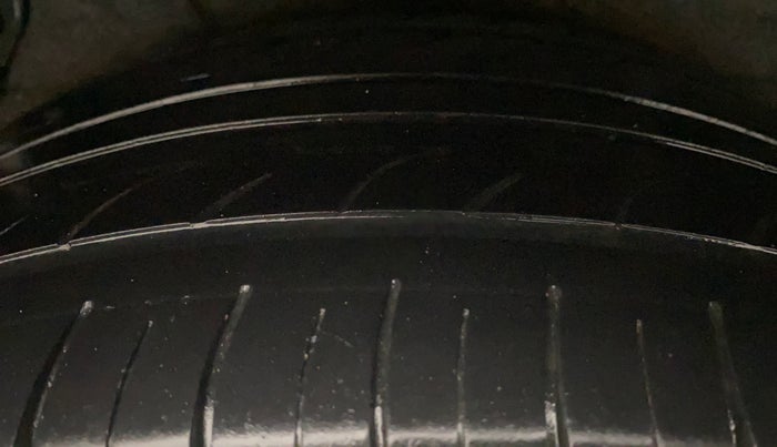 2016 Hyundai Verna 1.6 VTVT SX, Petrol, Manual, 64,510 km, Right Rear Tyre Tread