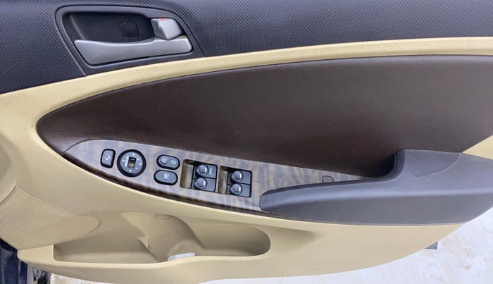 2016 Hyundai Verna 1.6 VTVT SX, Petrol, Manual, 64,510 km, Driver Side Door Panels Control