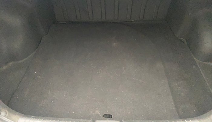 2016 Hyundai Verna 1.6 VTVT SX, Petrol, Manual, 64,510 km, Boot Inside