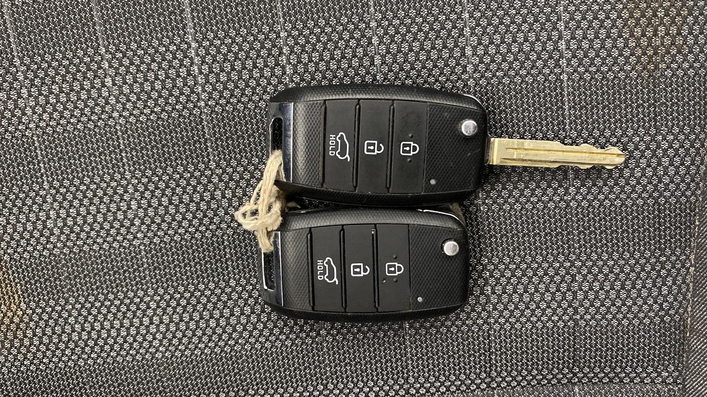 2023 KIA SONET HTK PLUS 1.2 PETROL MT, Petrol, Manual, 23,590 km, Key Close Up