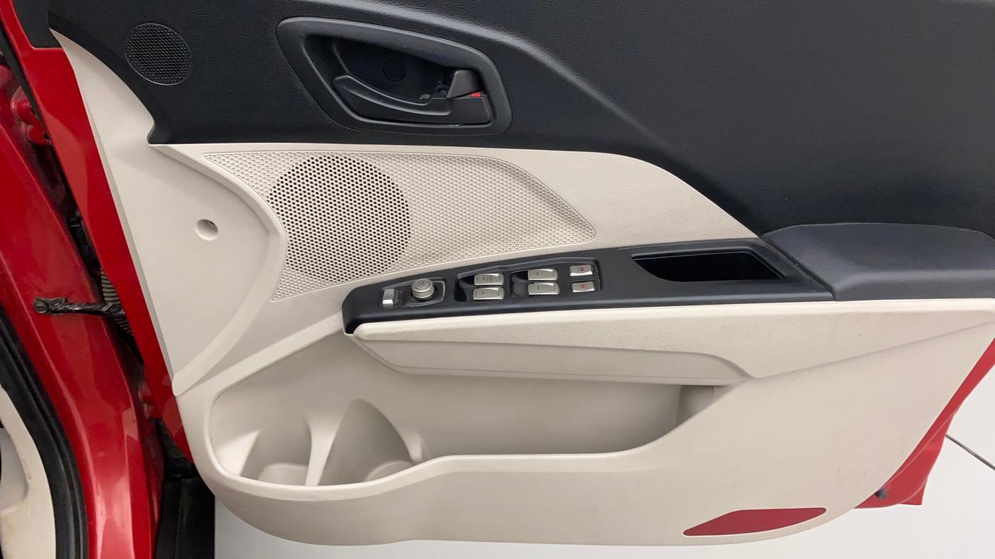 2021 Mahindra XUV300 W6 1.5 DIESEL, Diesel, Manual, 79,714 km, Driver Side Door Panels Control