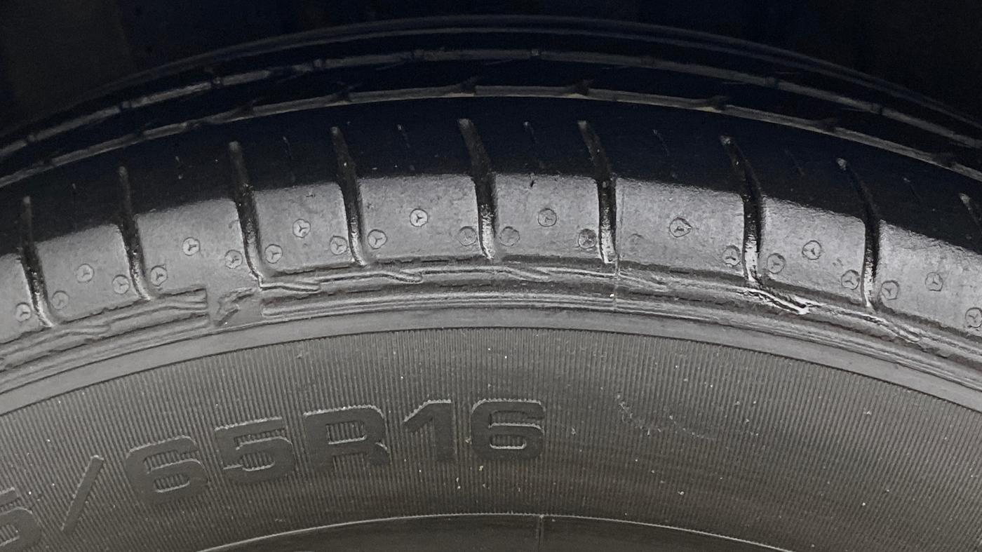 2021 KIA SELTOS HTK 1.5 PETROL, Petrol, Manual, 1,19,589 km, Left Front Tyre Tread