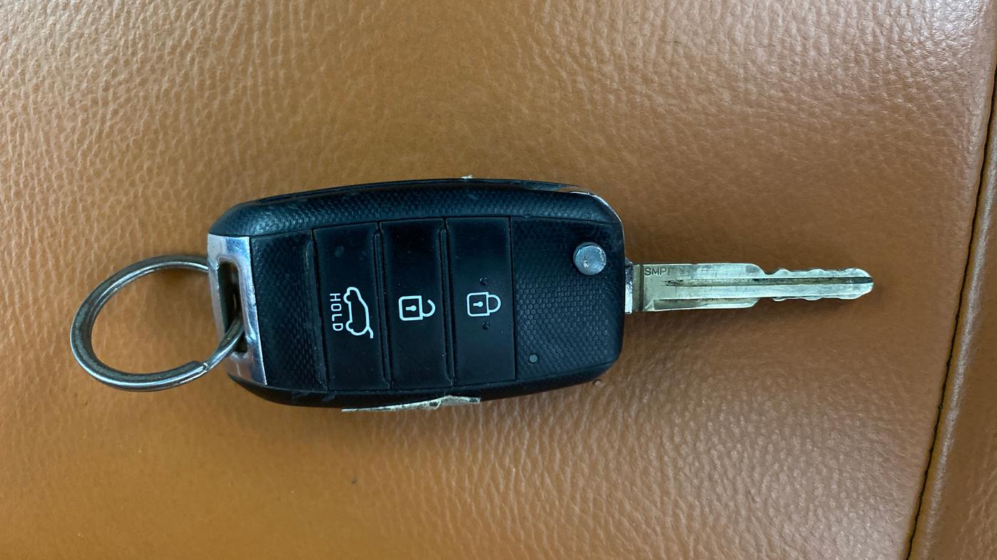 2021 KIA SELTOS HTK 1.5 PETROL, Petrol, Manual, 1,19,589 km, Key Close Up