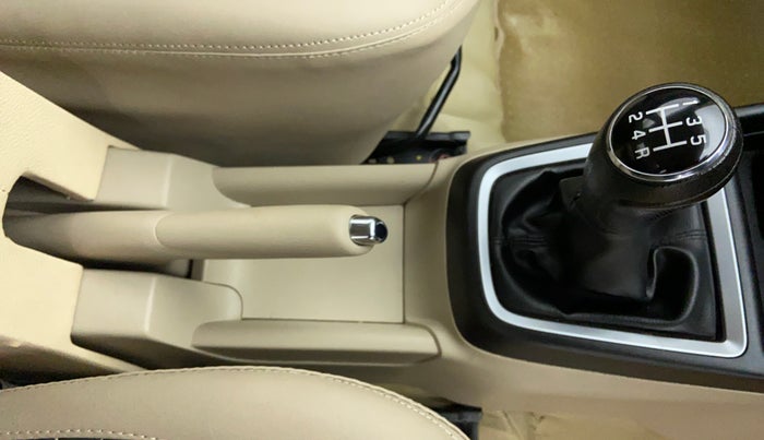 2018 Maruti Dzire ZXI, Petrol, Manual, 32,691 km, Gear Lever