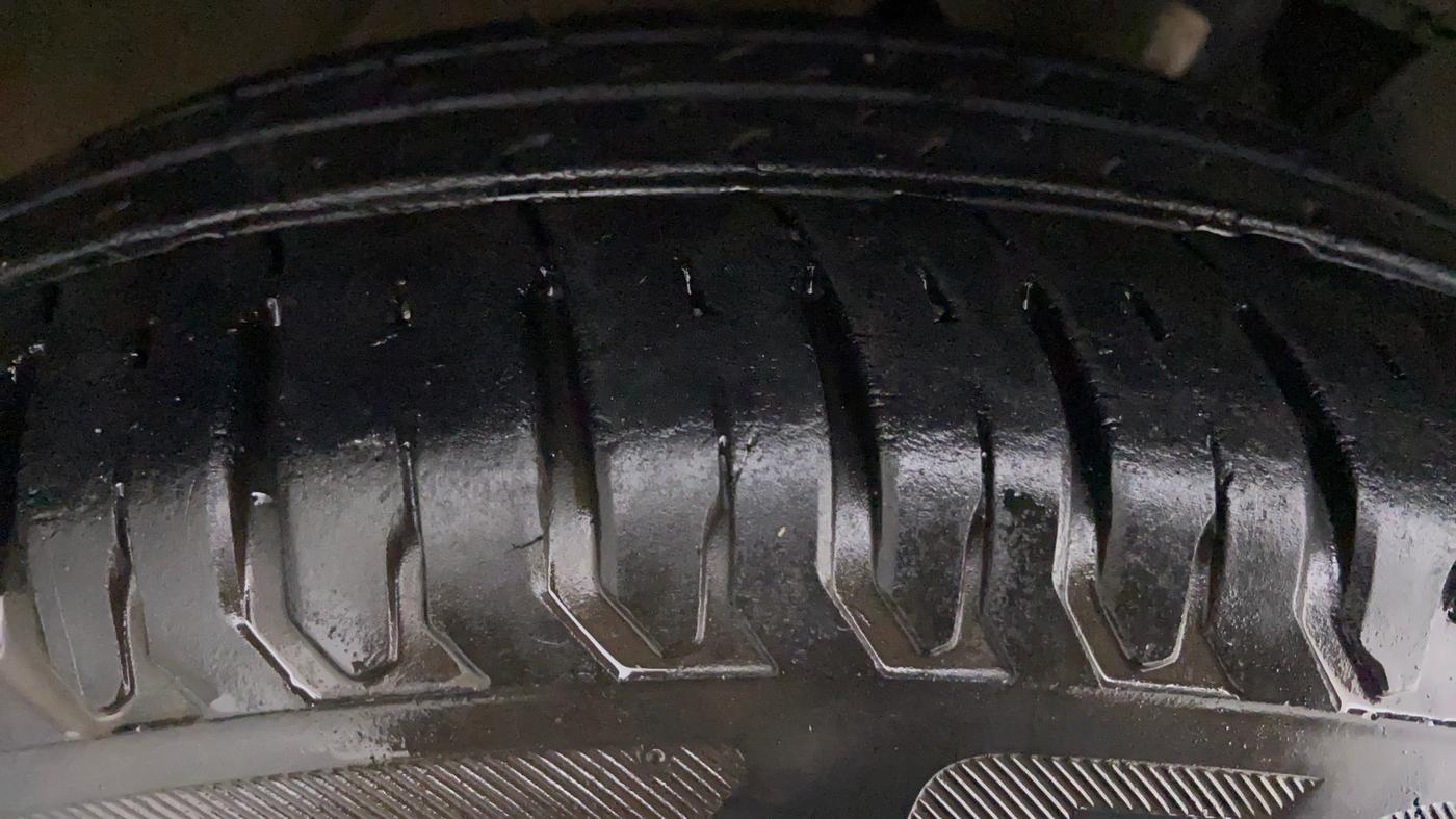 2018 Maruti Dzire ZXI, Petrol, Manual, 32,691 km, Right Rear Tyre Tread